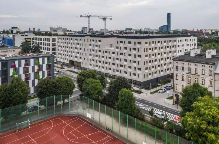 projektanci sięgnęli po znany i sprawdzony typ zabudowy kwartałowej odtwarzając tym samym śródmiejską tkankę