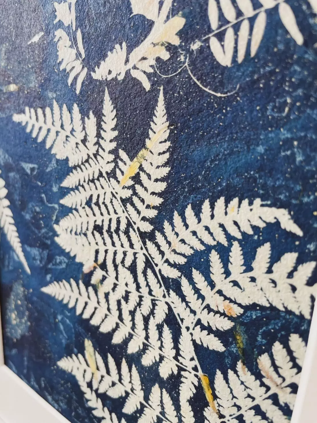 Dzięki procesom chemicznym powstaje wyjątkowy cyjanowy kolor odporny na światło i tlen 