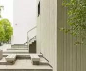 Schody przed apartamentem