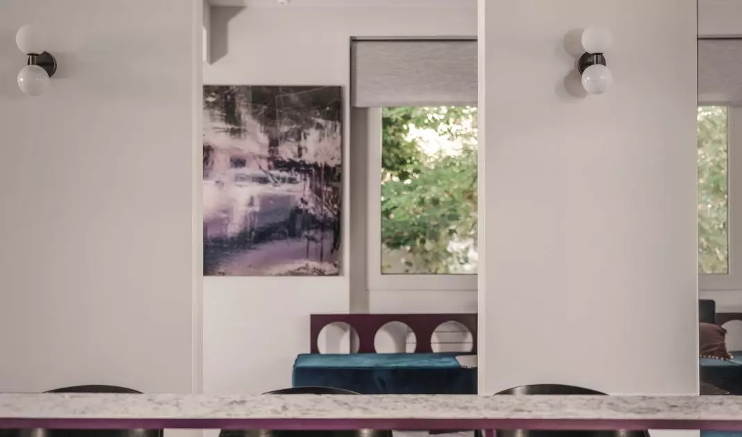 Widok na salon od strony jadalni
