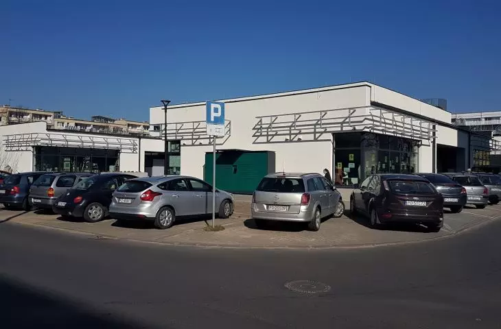 Odbudowane pawilony handlowe przy ul. Świt w Poznaniu