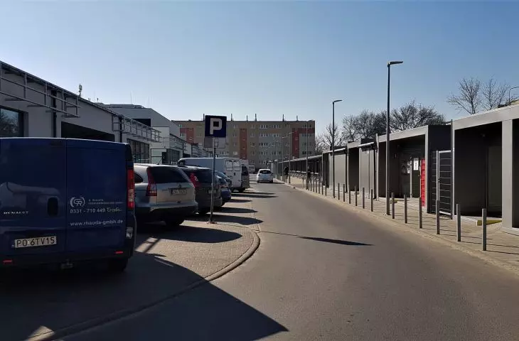 Odbudowane pawilony handlowe przy ul. Świt w Poznaniu