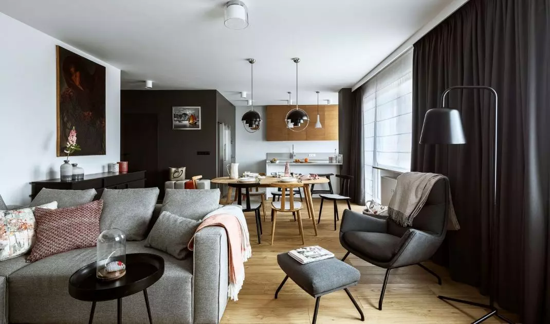 Widok na jadalnie od strony salonu