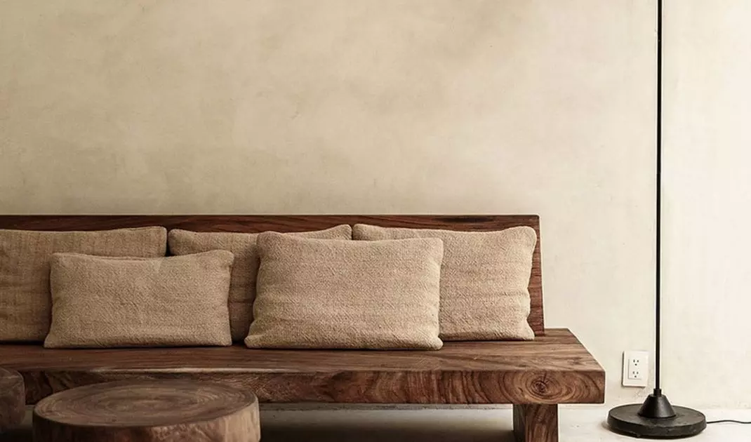 Clay plaster harmonizes perfectly with wooden elements