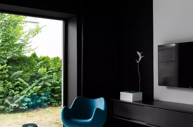 Living room overlooking the garden