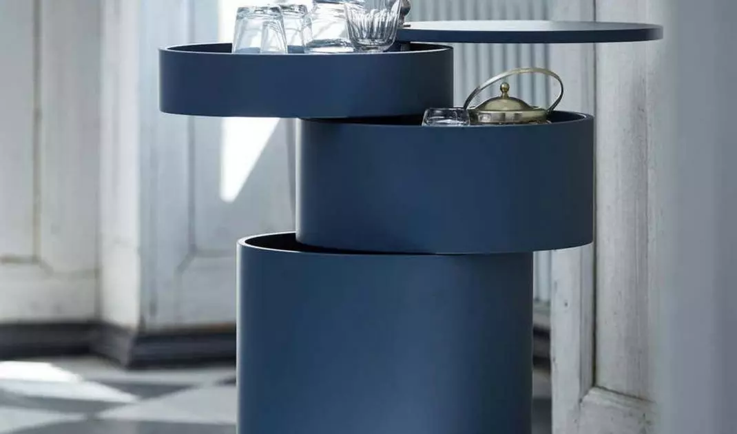 Cabinet-table on wheels