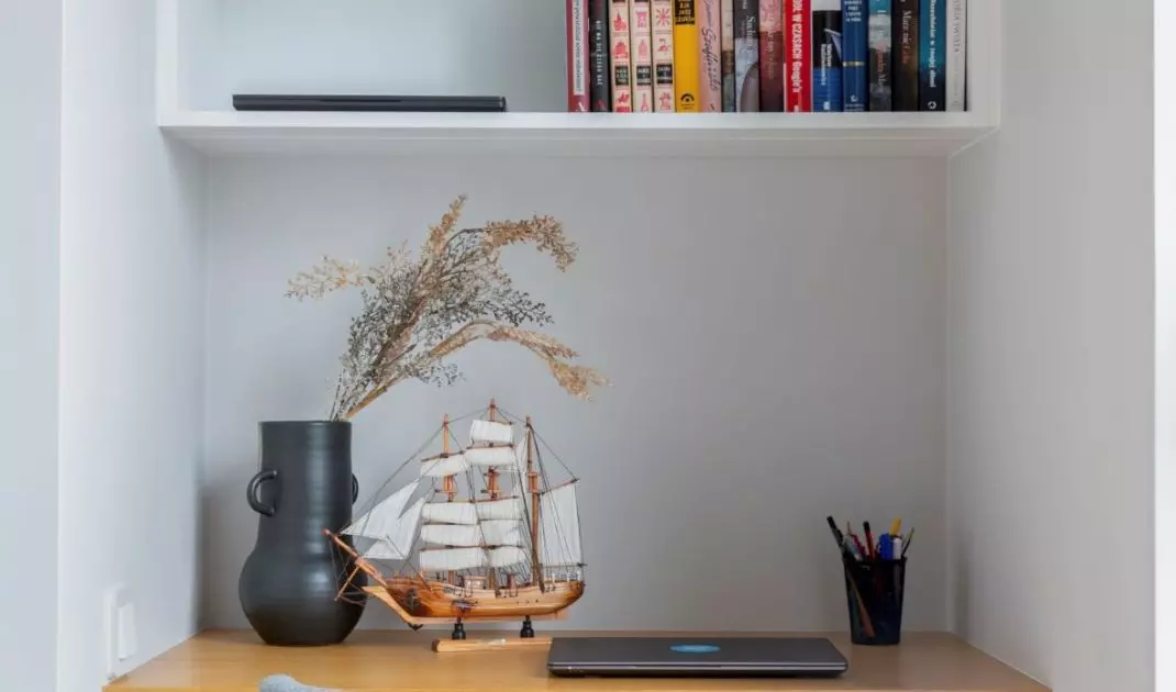Bedroom - desk