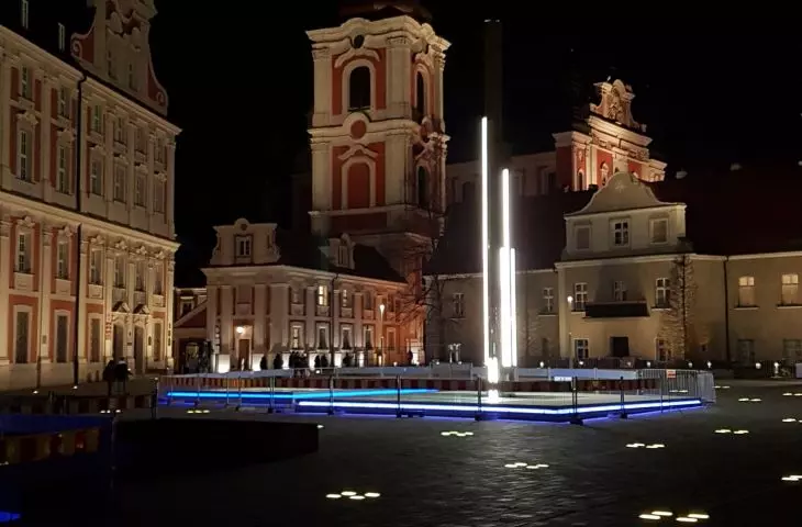 Plac Kolegiacki w Poznaniu po przebudowie - III/IV 2022 r.