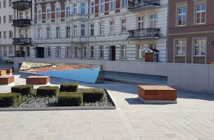 Plac Kolegiacki w Poznaniu po przebudowie - III/IV 2022 r.