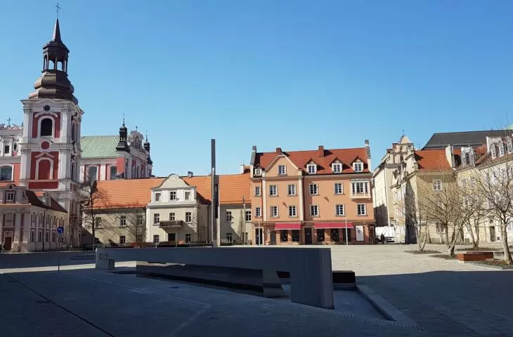 Plac Kolegiacki w Poznaniu po przebudowie - III/IV 2022 r.