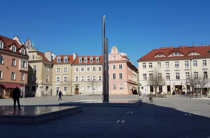 Plac Kolegiacki w Poznaniu po przebudowie - III/IV 2022 r.
