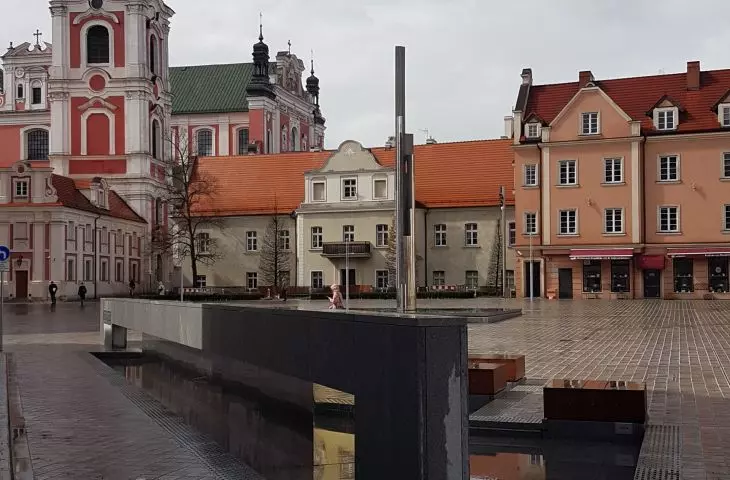 Plac Kolegiacki w Poznaniu po przebudowie - III/IV 2022 r.