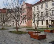 Plac Kolegiacki w Poznaniu po przebudowie - III/IV 2022 r.