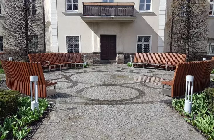 Plac Kolegiacki w Poznaniu po przebudowie - 