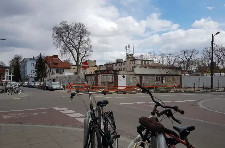 Dawna fabryka Modena, Poznań, naroznik ul. Jackowskiego i Wawrzyniaka