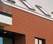 Płytki Cedral na dachu i części elewacji domu jednorodzinnego w Grimbergen (Belgia)