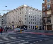 The intersection of 27 Grudnia Street and Ratajczaka Street. This is where the new and old tracks will merge.