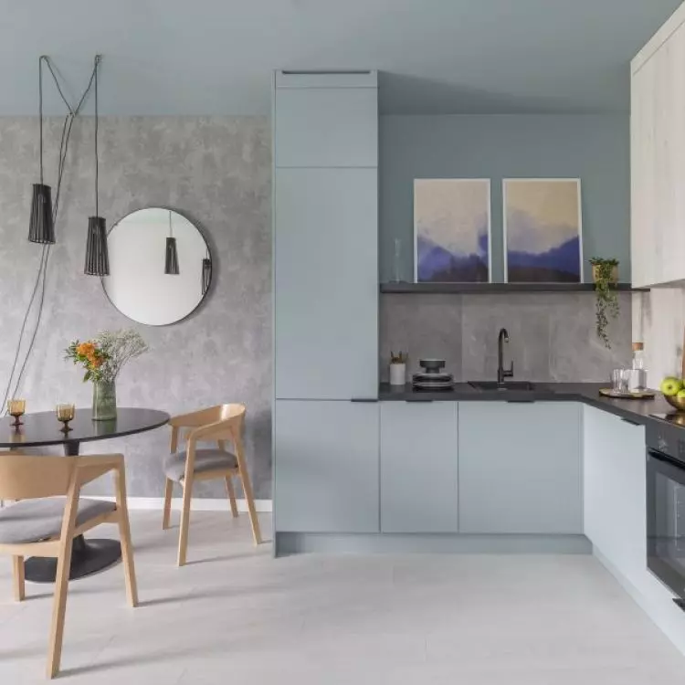 Kitchenette and table