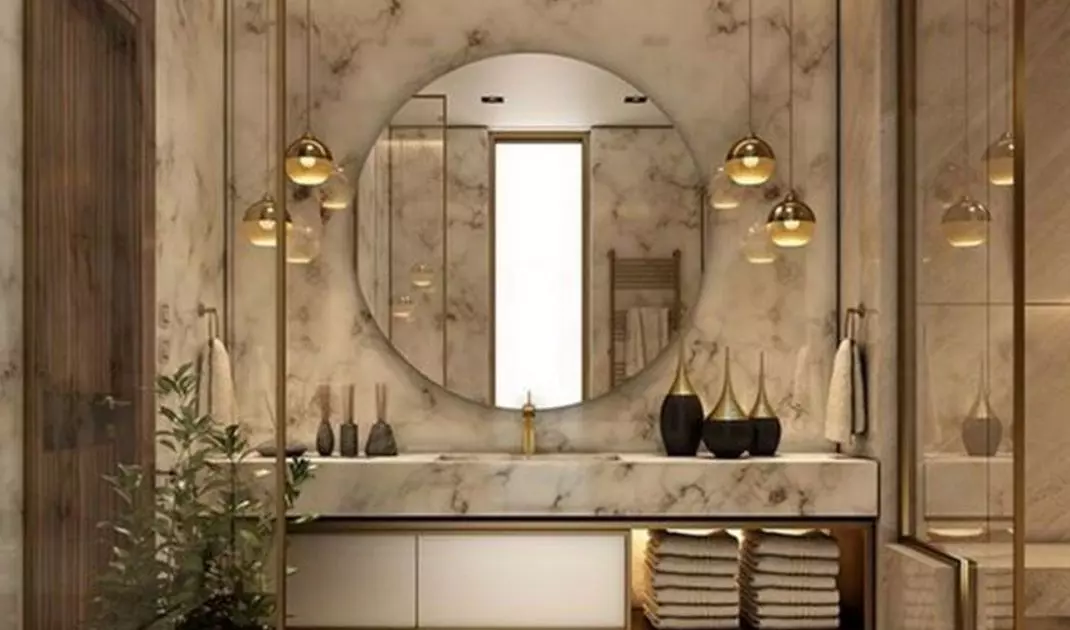 Marble and its imitations are often used in glamour arrangements