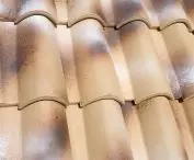 Ceramiczna dachówka antyczna Tuscany Tognana – kolor Renaissance, zbliżenie 