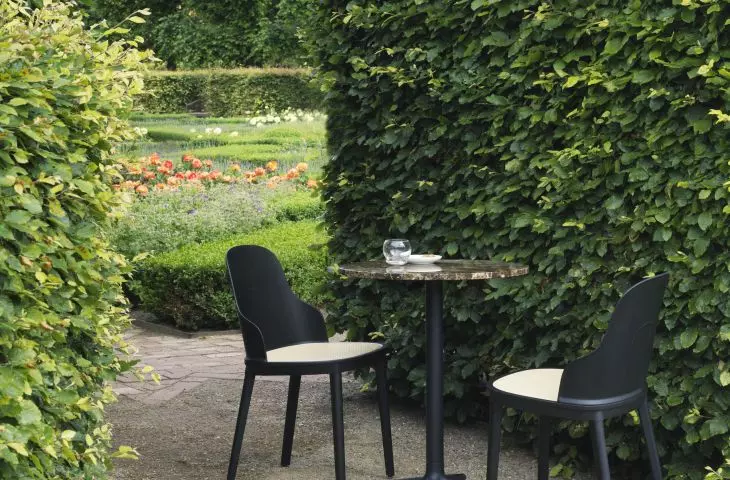 Allez Chair Molded Wicker Seat Black | Allez Table 4L Marble Coffee H75 Ø60cm