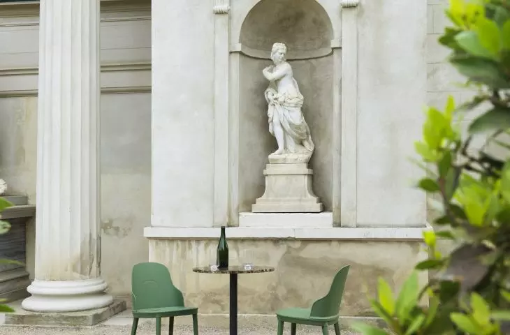 Allez Chair Park Green | Allez Table 4L Marble Coffee H75 Ø60cm