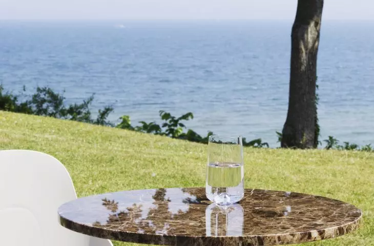 Allez Chair Warm Grey | Allez Table 4L Marble Coffee H75 Ø60cm