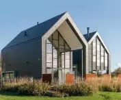 Cedral tiles on the roof and facade of a single-family house in 's-Heer Hendrikskinderen (Netherlands)