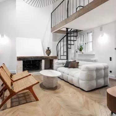 Salon z antresolą