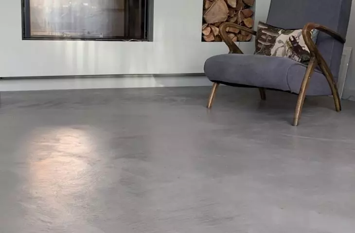 Sanded and cleaned layer of microcement as flooring