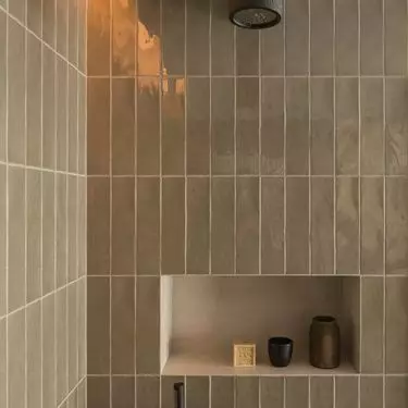In areas of high humidity it is worth using epoxy grouts
