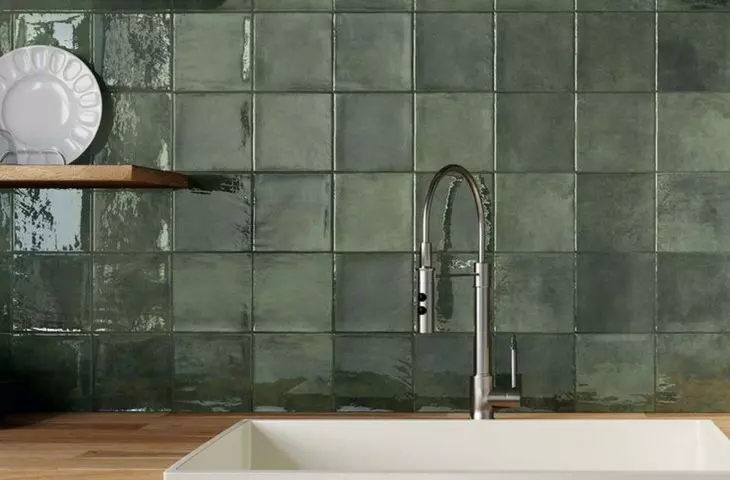 Grout can look very discreet when it fills a thin gap and is the color of the tiles.