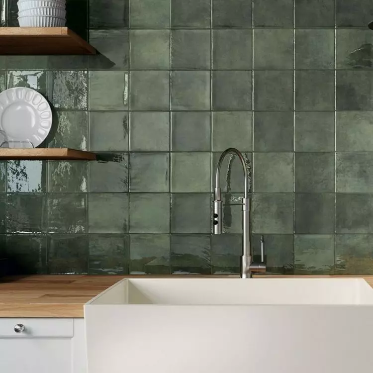 Grout can look very discreet when it fills a thin gap and is the color of the tiles.