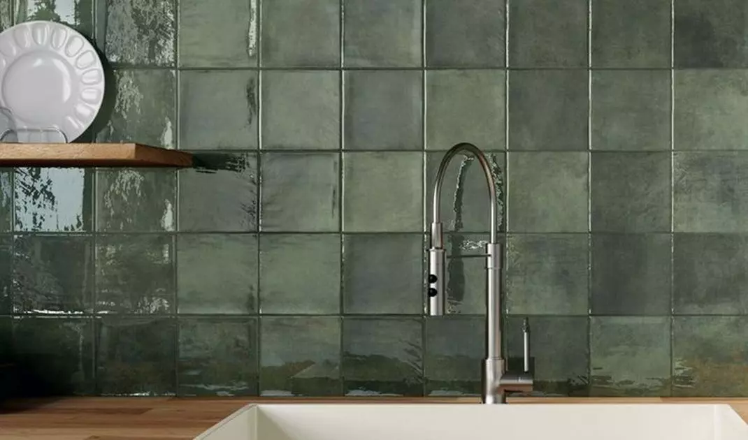 Grout can look very discreet when it fills a thin gap and is the color of the tiles.