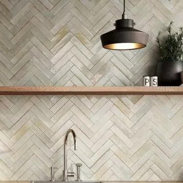 Filling with narrow white grout