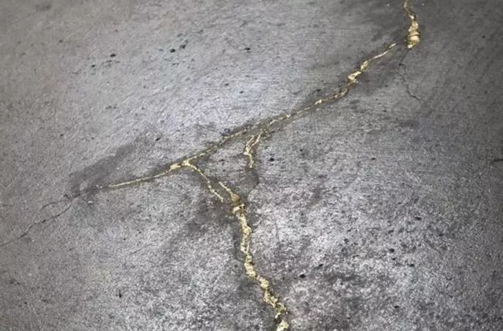 Gold-colored weld