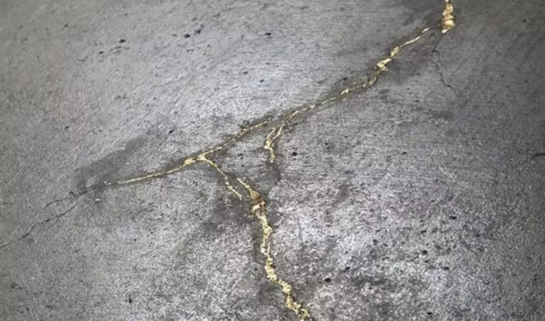 Gold-colored weld