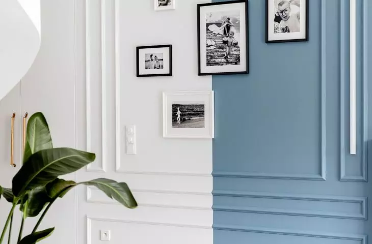 Blue also appears as an unconventional color spot on the wall