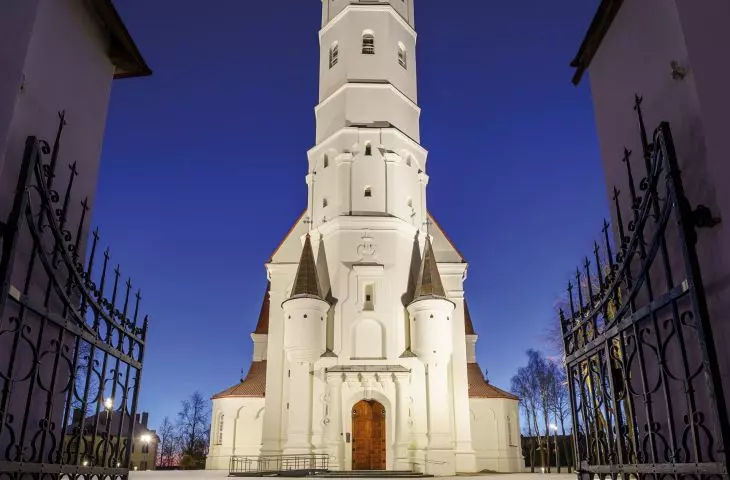 iluminacja katedry św. Piotra i Pawła w Szawlach na Litwie
