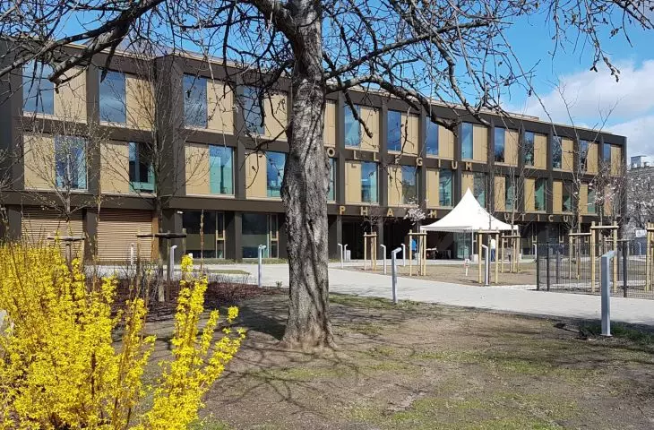 Collegium Pharmaceuticum Uniwersytetu Medycznego w Poznaniu - wizualizacja, proj. Rysy Architekci