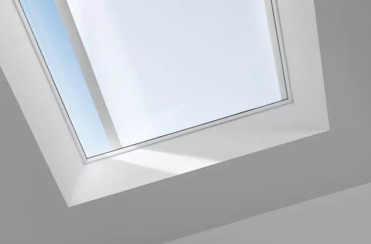 Okno do płaskiego dachu CVU z markizą