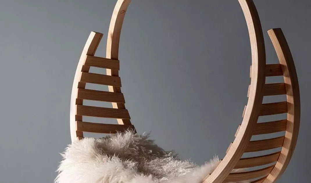  Seat with the form of a rim