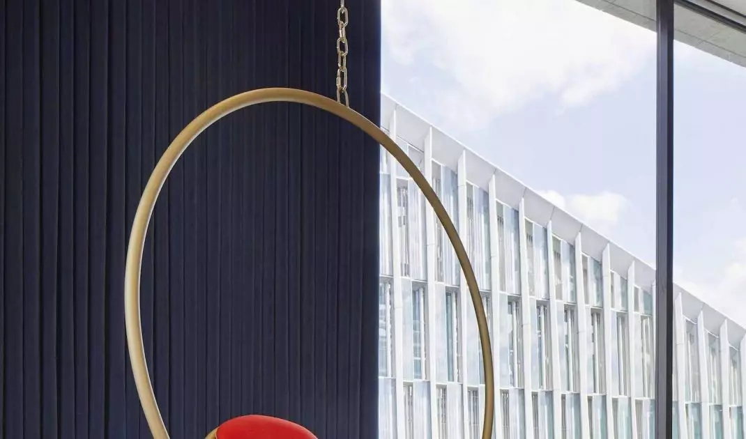 Seat on a suspended rim