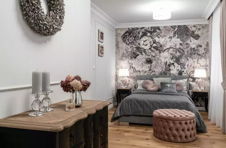 Glamour style interspersed with retro accents