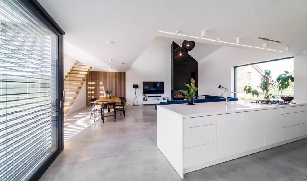 Asymmetrical house in Tarnowskie Góry by INOSTUDIO studio