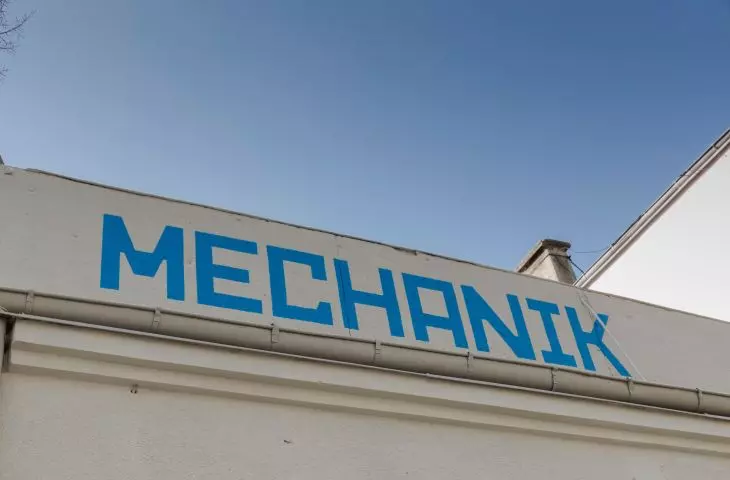 Warsztat samochodowy na gdyńskim Grabówku