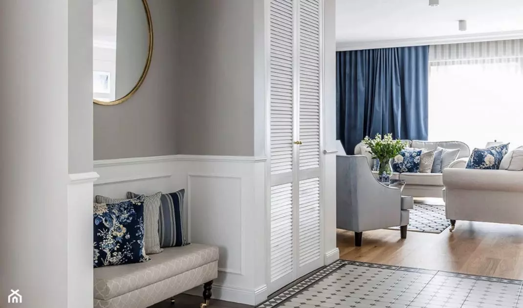 An English-style interior with distinctive piping