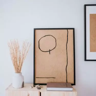 Minimalist decoration kept in neutral colors.