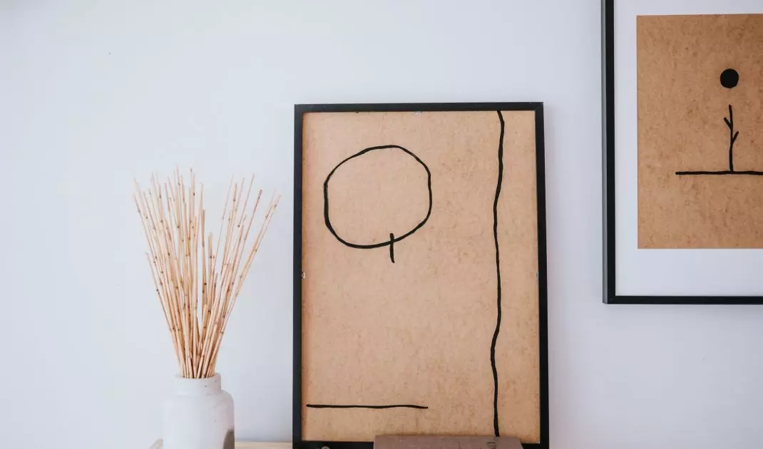 Minimalist decoration kept in neutral colors.