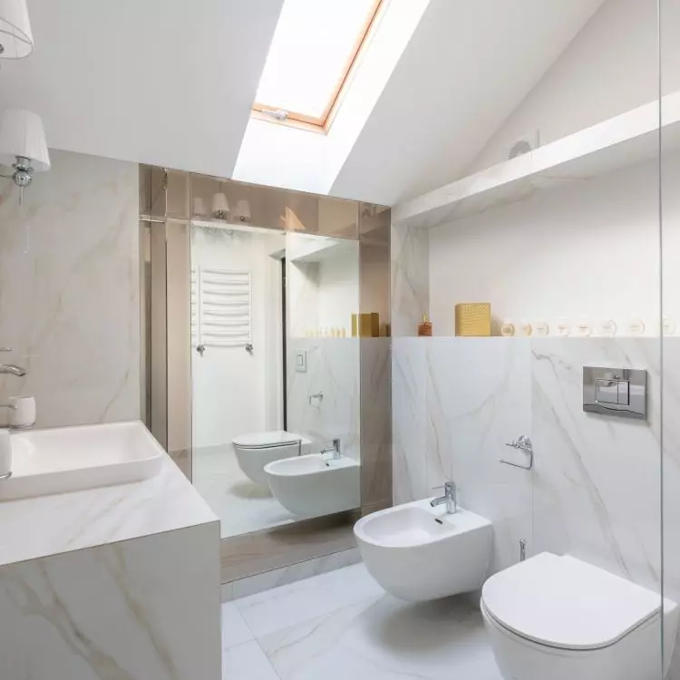 Warm shades on tiles make the bathroom more cozy